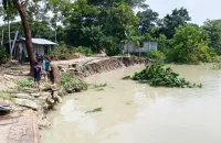 সুগন্ধা নদীর ভাঙন : নিঃস্ব শত পরিবার, ঝুঁকিতে বাবুগঞ্জ বাজার-বিমানবন্দর