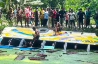 বরিশালে যাত্রীবাহী বাস নিয়ন্ত্রণ হারিয়ে পুকুরে, হতাহতের আশঙ্কা