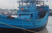 ১৫ জেলেকে নিয়ে বঙ্গোপসাগরে ট্রলারডুবি