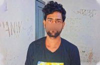 গোপন সংবাদের ভিত্তিতে ভোর ৪টায় অভিযান, ১ লিটার দেশীয় মদসহ তরুণ গ্রেপ্তার