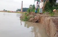 বরিশালে ৮ নদীতে তীব্র ভাঙন, ভিটেমাটি হারানোর শঙ্কায় হাজারো মানুষ