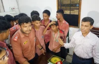 বরিশালে অধ্যক্ষের সঙ্গে শিক্ষার্থীদের অসদাচরণের অভিযোগ