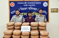 বরিশালে পিকআপ খুলতেই বের হলো ৯০ কেজি গাঁজা!