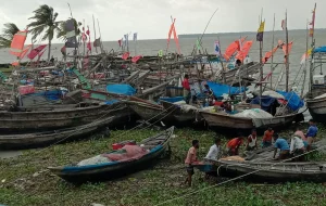 মধ্যরাত থেকে ইলিশ শিকারে ২২ দিনের নিষেধাজ্ঞা