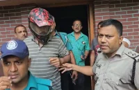 স্বেচ্ছাসেবক দলনেতার বাসায় মাদকের আসর, পুলিশ-নারীসহ আটক ৪