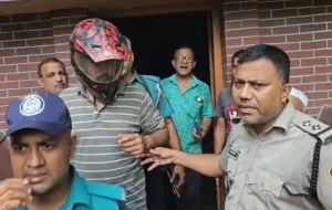 স্বেচ্ছাসেবক দলনেতার বাসায় মাদকের আসর, পুলিশ-নারীসহ আটক ৪